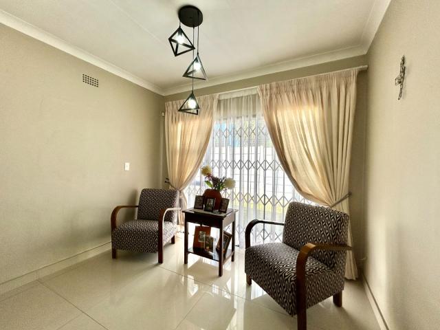 4 Bedroom House For Sale in Verwoerdpark