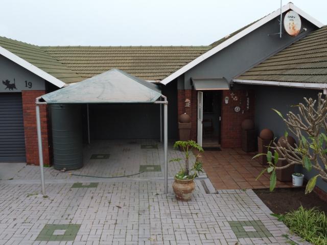 4 Bedroom House For Sale in Vredenburg
