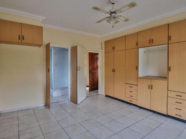 4 Bedroom House For Sale in Yellowwood Park