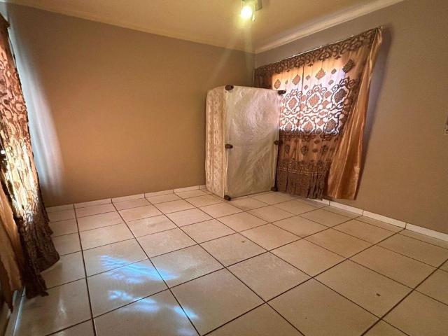 4 Bedroom house for sale in Zakariyya Park, Johannesburg