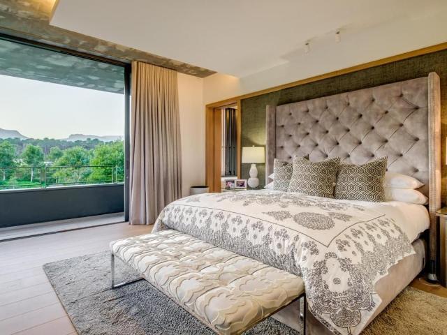 4 Bedroom house sold in Zwaanswyk, Cape Town
