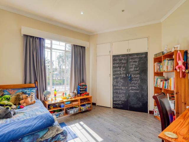4 Bedroom House For Sale in Zwartkop