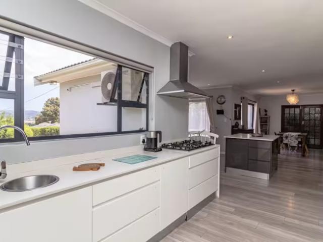 4 Bedroom House Kenridge Heights Kenridge Heights 103698075