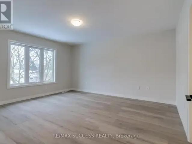 4 Bedroom House Kitchener ON 100976923