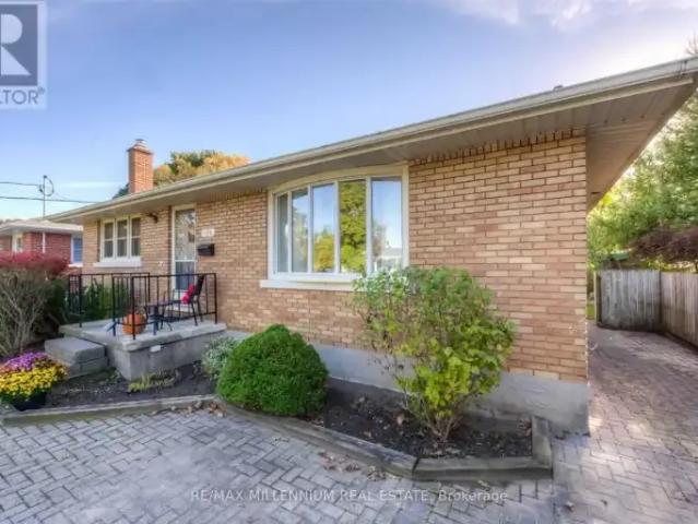 4 Bedroom House Kitchener ON 104470908