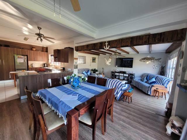 4 Bedroom House in Cove Rock