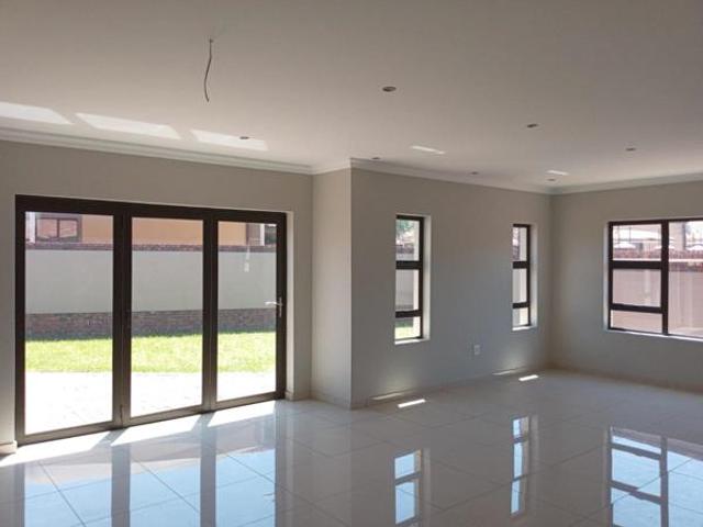 4 Bedroom House in Comet