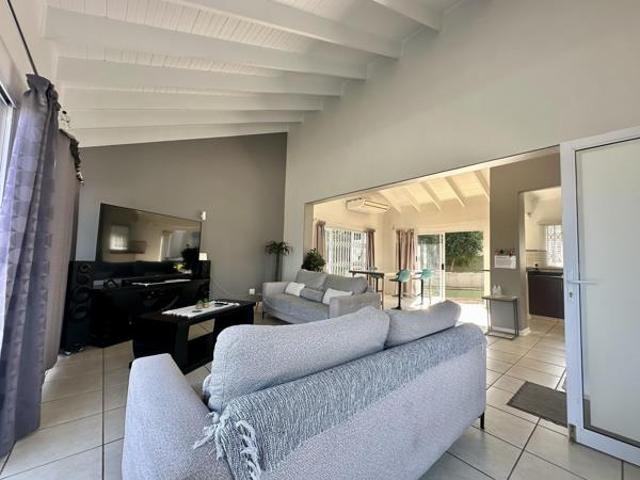 4 Bedroom House in Compensation Beach