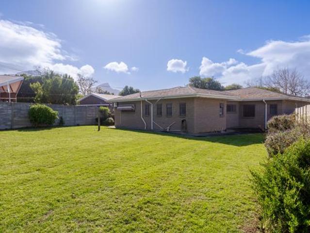 4 Bedroom House in Constantia