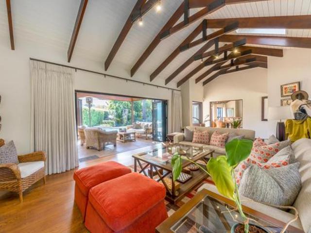 4 Bedroom House in Constantia