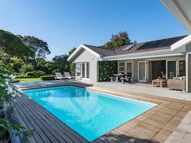 4 Bedroom House in Constantia