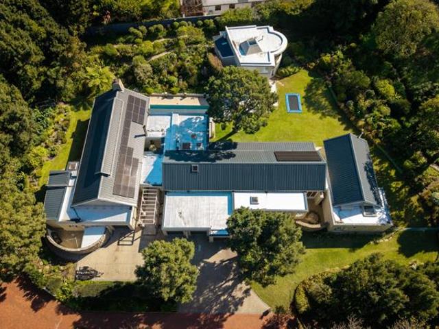 4 Bedroom House in Constantia