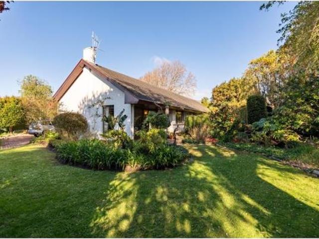 4 Bedroom House in Constantia