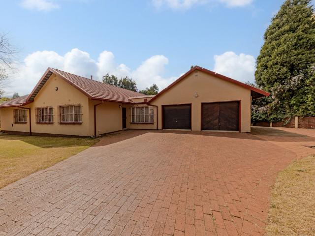 4 Bedroom House in Constantia Kloof