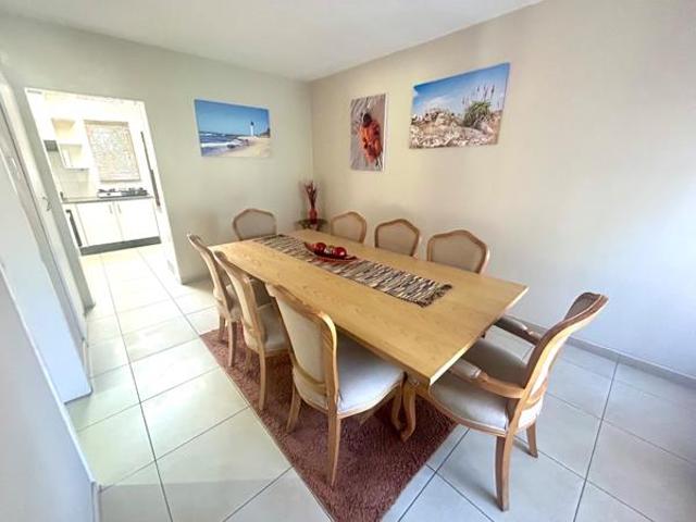 4 Bedroom House in Constantia Kloof