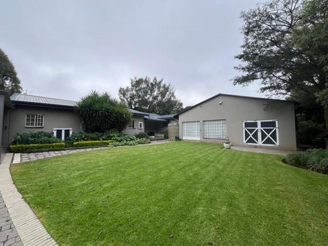 4 Bedroom House in Constantia Kloof