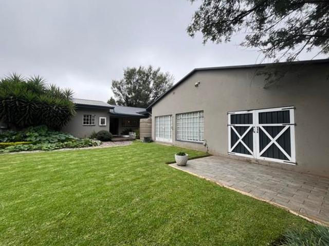 4 Bedroom House in Constantia Kloof