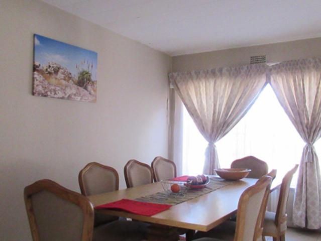 4 Bedroom House in Constantia Kloof