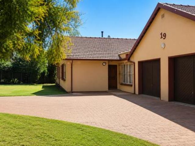 4 Bedroom House in Constantia Kloof