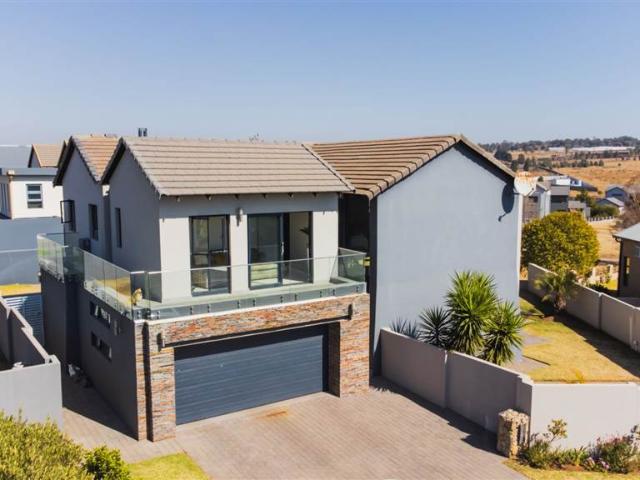 3 Bedroom House in Copperleaf Estate