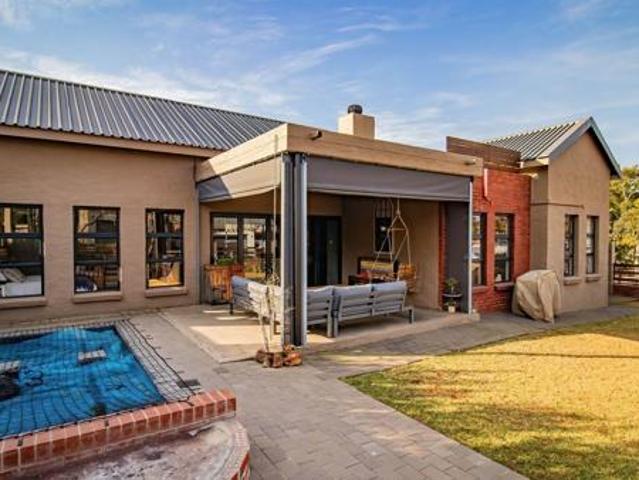 4 Bedroom House in Copperleaf Estate