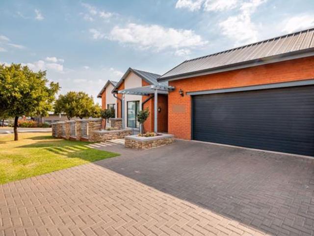 4 Bedroom House in Copperleaf Estate