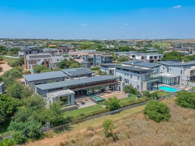 4 Bedroom House in Copperleaf Estate
