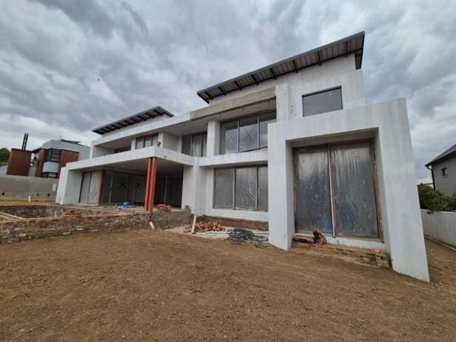 4 Bedroom House in Copperleaf Estate