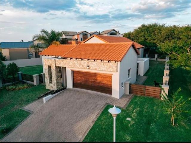 4 Bedroom House in Copperleaf Estate