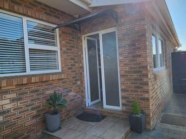 4 Bedroom House in Cosy Corner