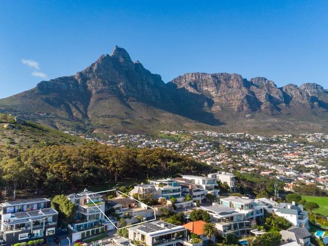 4 Bedroom House in Camps Bay
