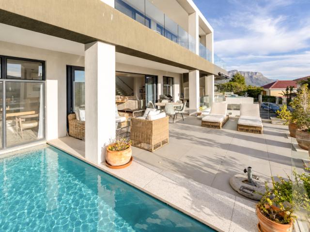 4 Bedroom House in Camps Bay