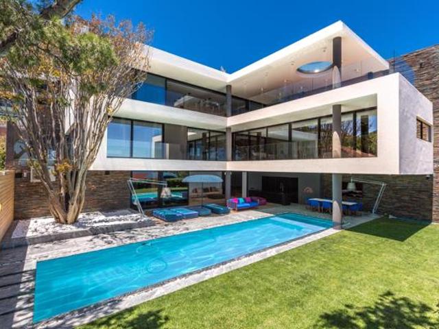 4 Bedroom House in Camps Bay