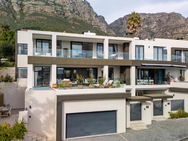 4 Bedroom House in Camps Bay