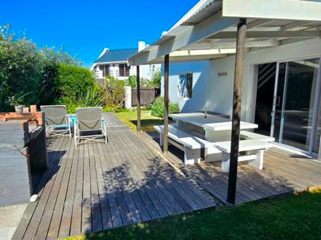 4 Bedroom House in Cape St Francis