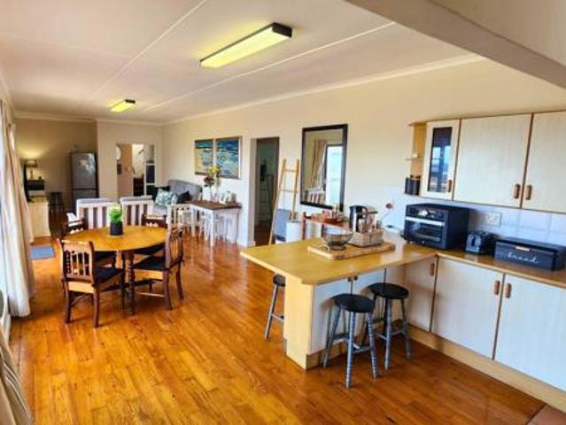 4 Bedroom House in Cape St Francis