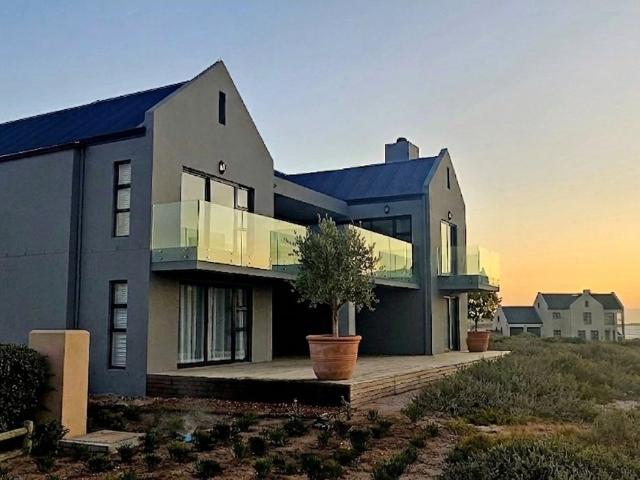 4 Bedroom House in Cape St Martin Private Reserve