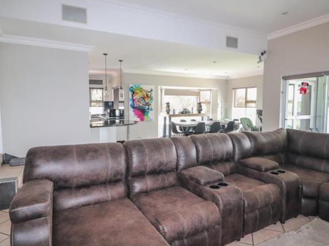 4 Bedroom House in Caribbean Beach Club