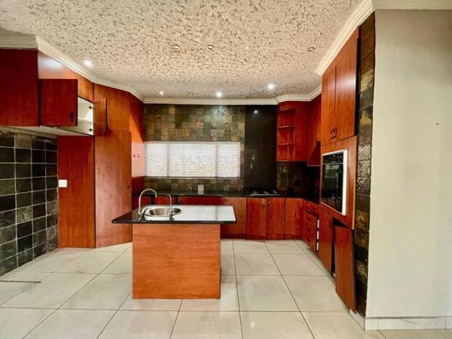 4 Bedroom House in Cashan