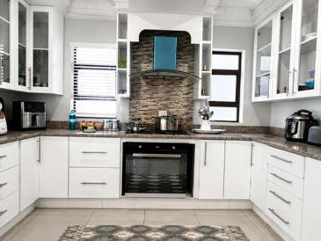 4 Bedroom House in Cashan