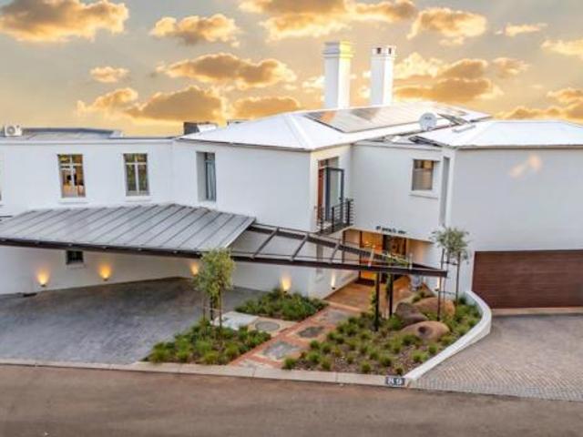 4 Bedroom House in Centurion Golf Estate