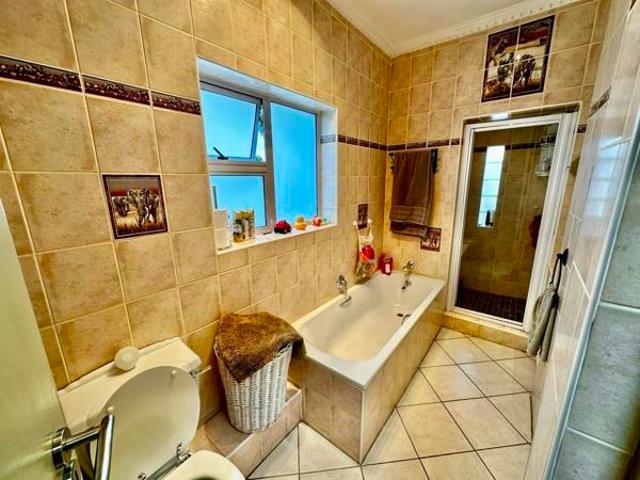 4 Bedroom House in Centurion Golf Estate