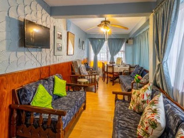 4 Bedroom House in Charleston Hill