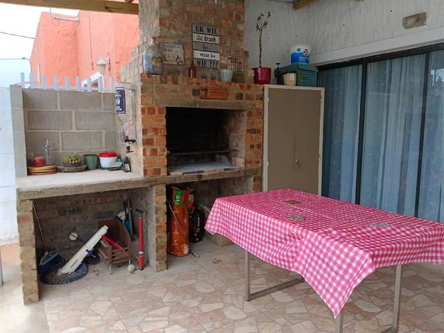 4 Bedroom House in Chatsworth