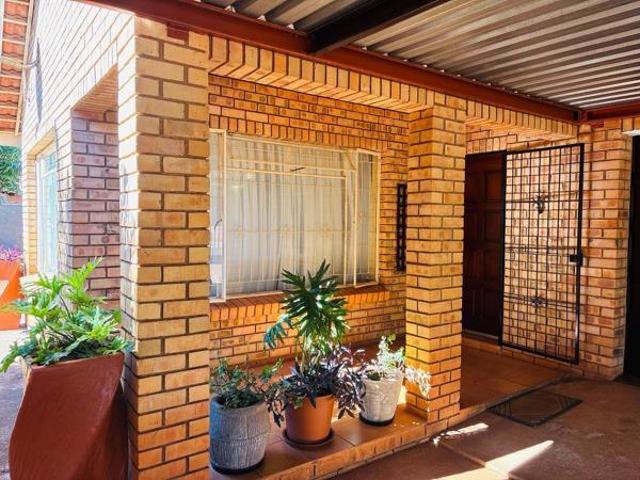 4 Bedroom House in Chroom Park