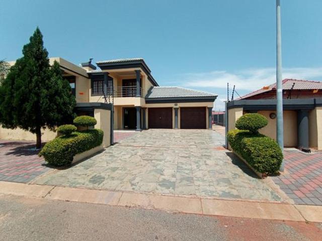 4 Bedroom House in Chroom Park