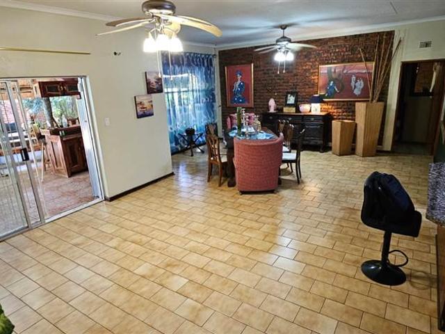 4 Bedroom House in Chroom Park