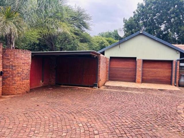 4 Bedroom House in Chroom Park