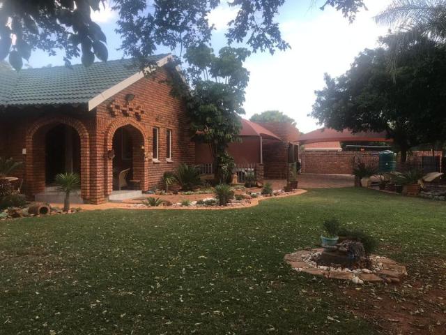 4 Bedroom House in Chroompark