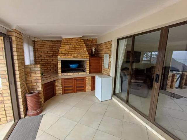 4 Bedroom House in Cintsa West